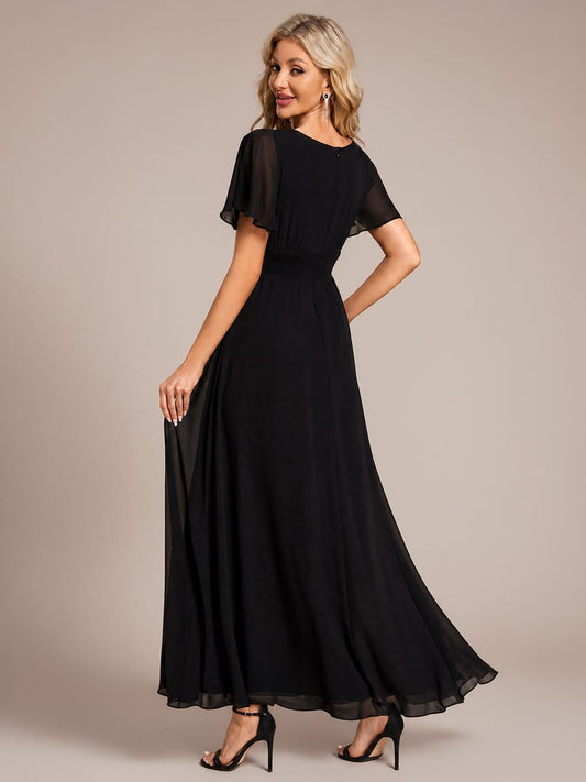 Simple Chiffon Pleated A-Line Round Neckline Dress in Black