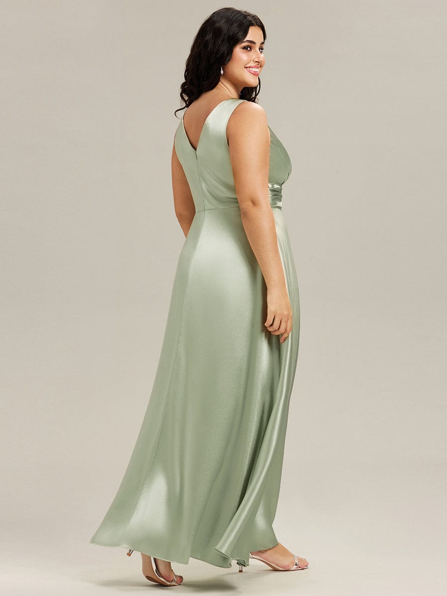 pretty INDY|Plus Size Sleeveless Empire Waist Satin Maxi Bridesmaid Dress With Pockets