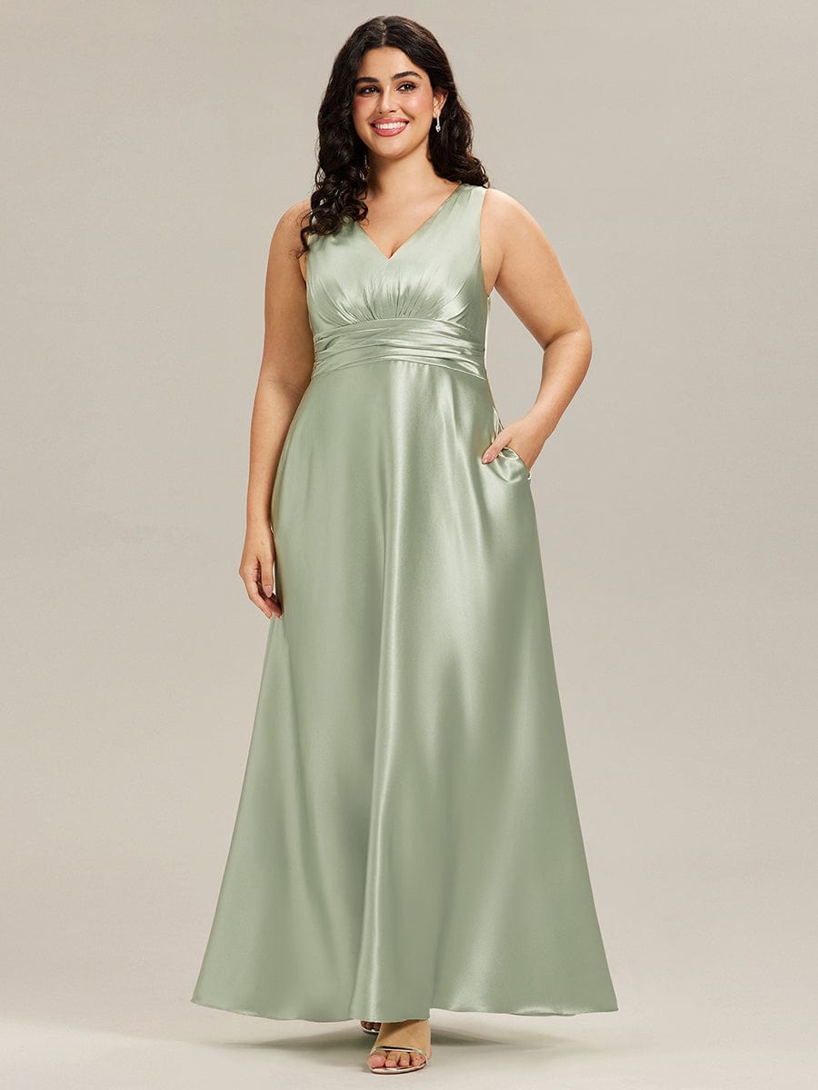 pretty INDY|Plus Size Sleeveless Empire Waist Satin Maxi Bridesmaid Dress With Pockets